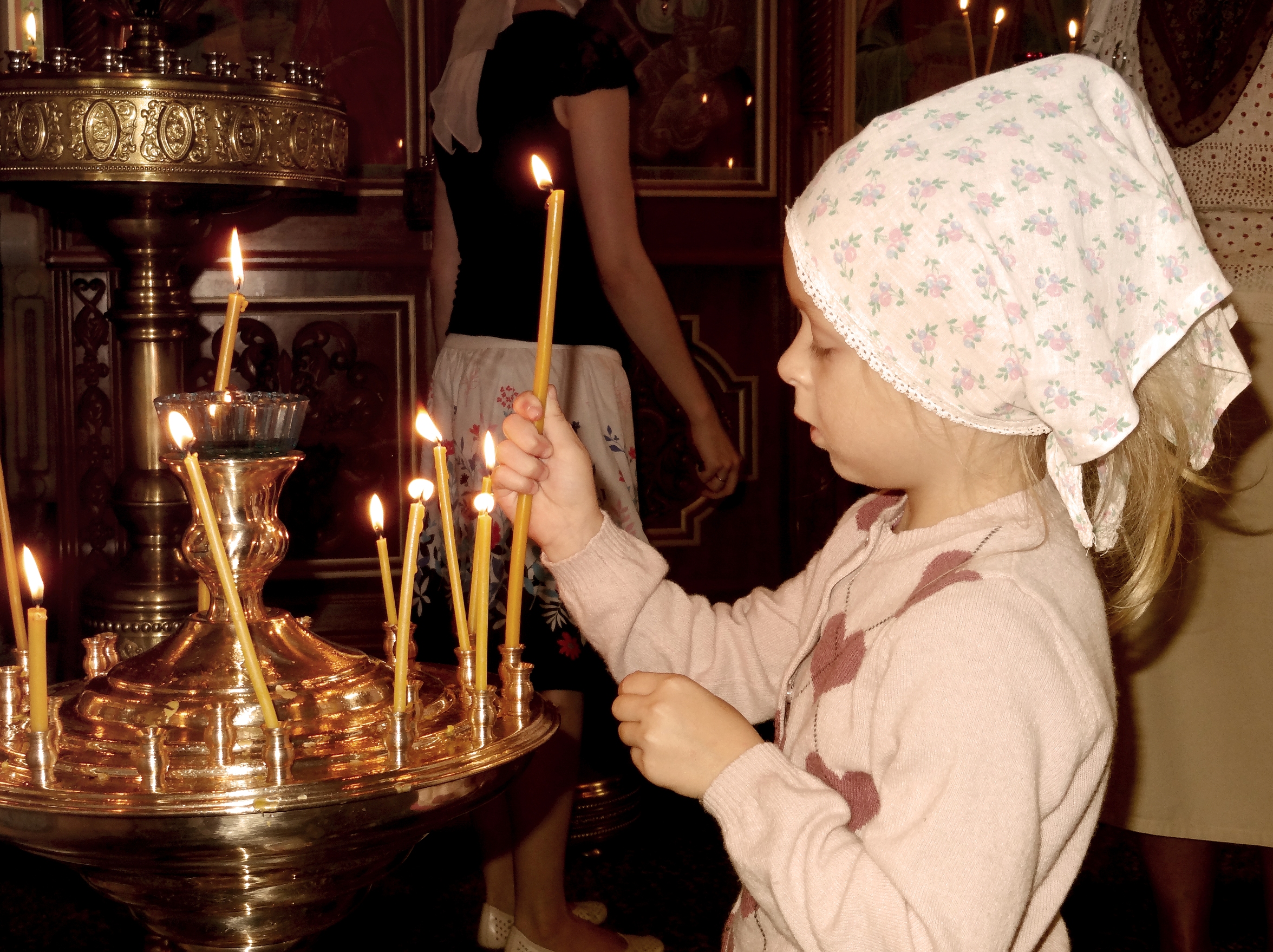 Фото в храме со свечой