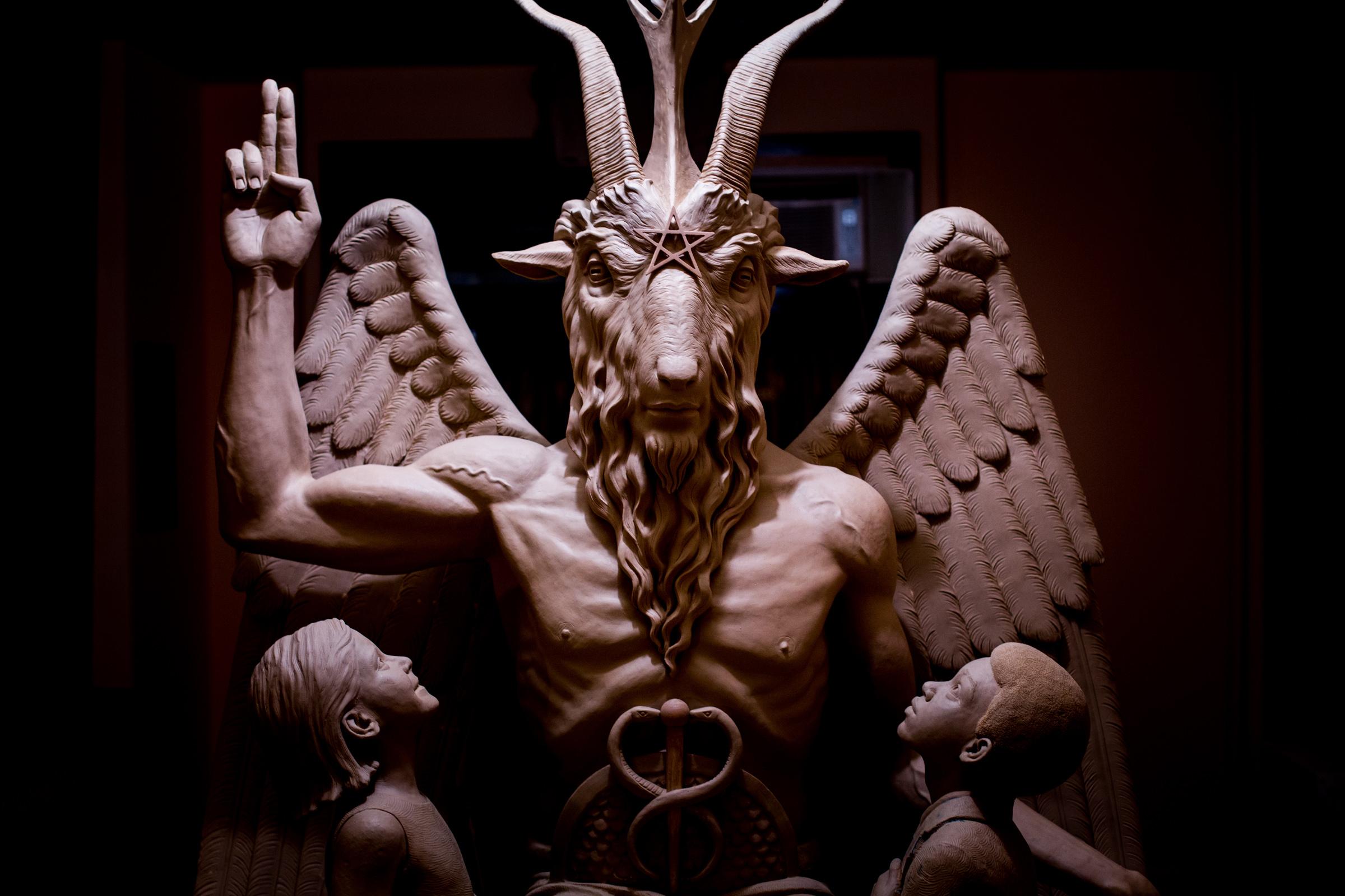 Сатана что это. Бафомет Элифаса Леви. Бафомет Церковь сатаны. Сатанинский козёл Бафомет. Сан-Франциско храм сатаны.